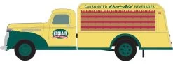 Classic Metal Works 30620 HO 1941-1946 Chevrolet Beverage Bottle Delivery Truck, Pale Yellow, Dark Green